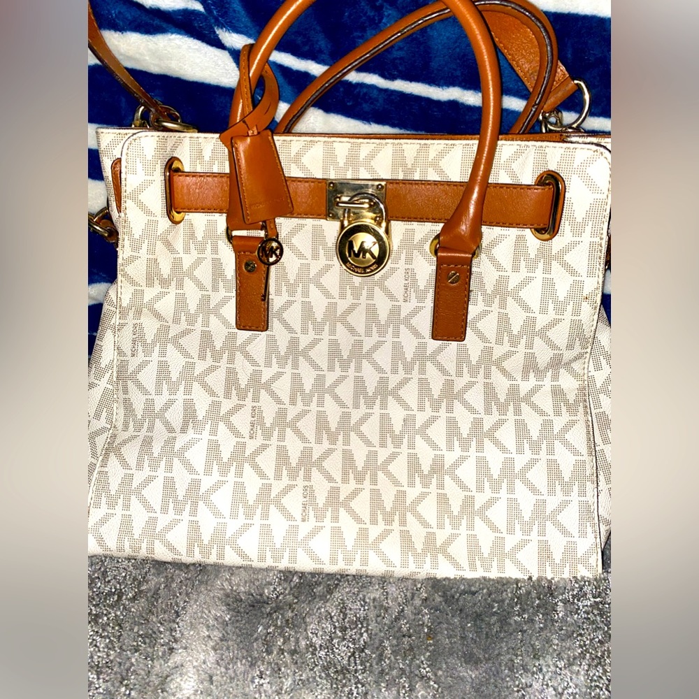 Michael Kors Hamilton Lg. Lock & Key Tote in Vanilla